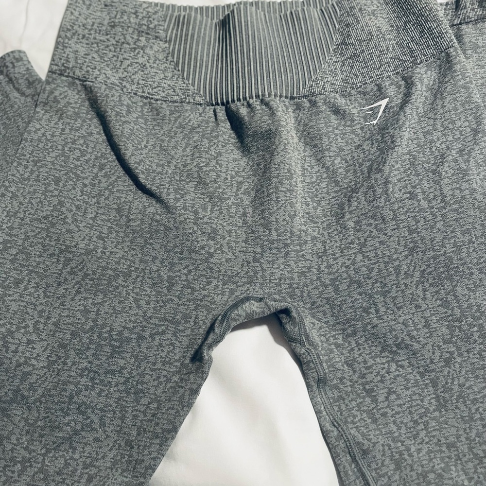 GymShark Smokey grey seamless leggings. Large
